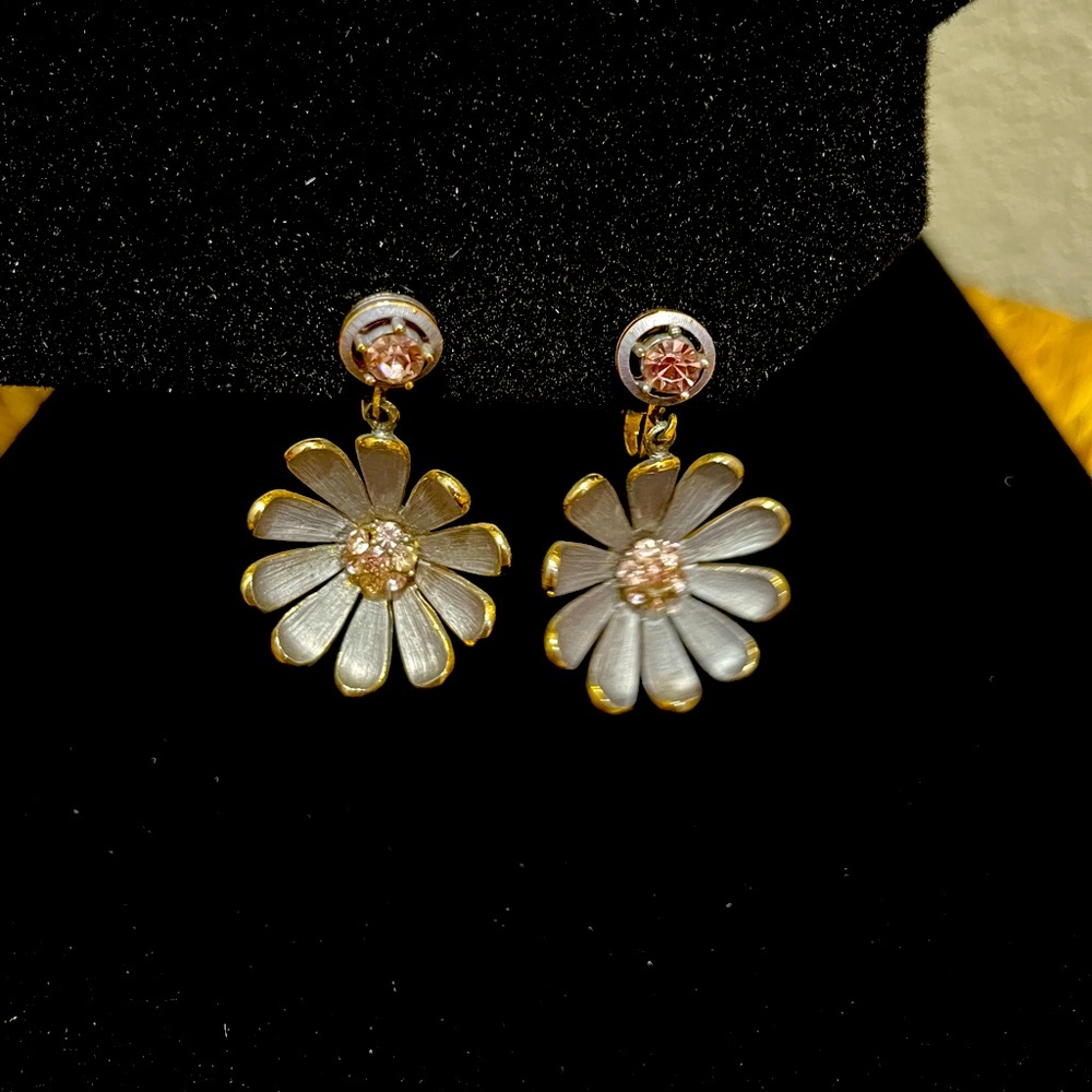 Earrings Vintage Floral Dangle-Preowned